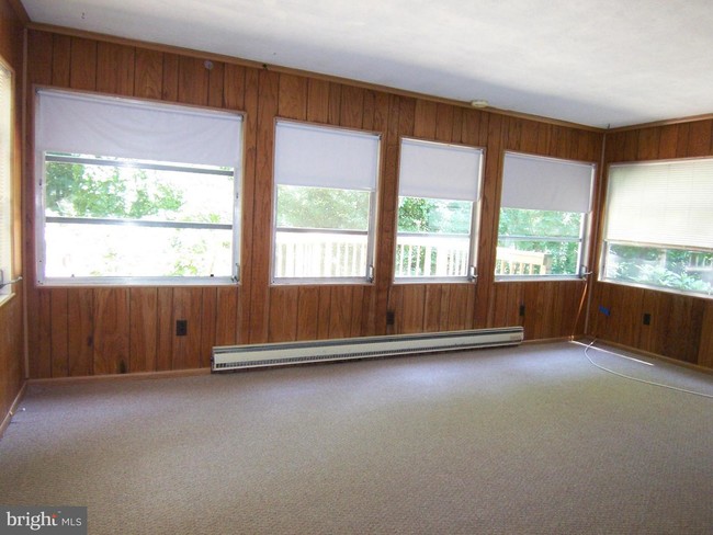 Building Photo - 3830 Pinewood Terrace