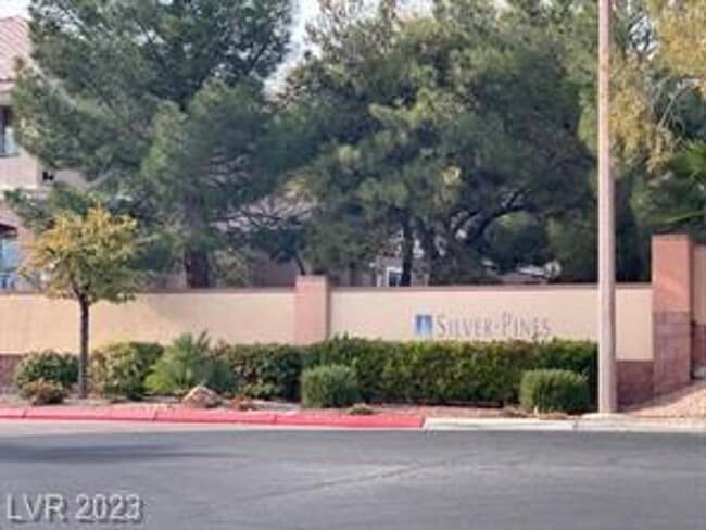 Building Photo - Great 2 bedroom 2 bathroom condo in gated community in Summerlin!