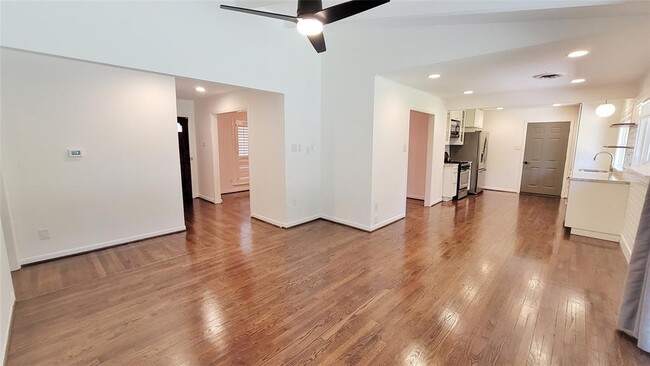 Building Photo - 9506 Vogue Ln