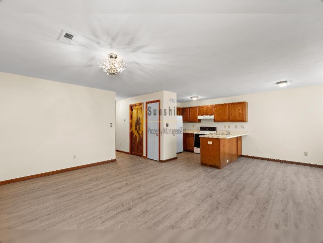 Building Photo - !!WOW!! single level condo WB