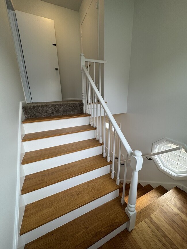 Foto del edificio - 578 Ivy Ct