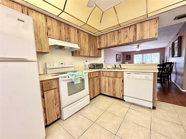 Foto del edificio - 208 Cypress Ct