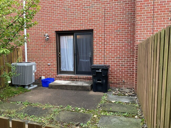 Building Photo - 2 br, 2.5 bath House - 1232 CAPITAL STREET