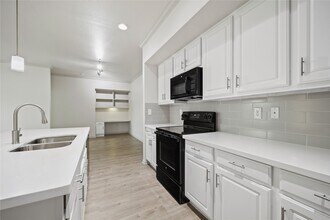 Building Photo - 11925 Jones Rd