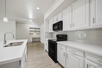 Building Photo - 11925 Jones Rd