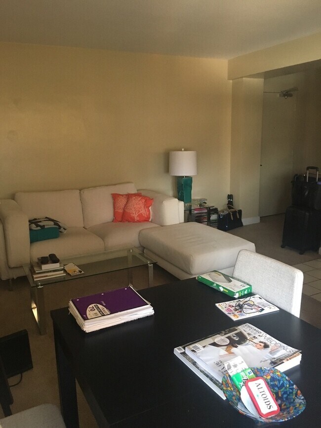 Foto del edificio - 4970 N Marine Dr