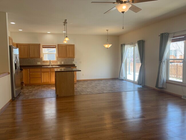 Foto del edificio - 238 Wind Stone Dr