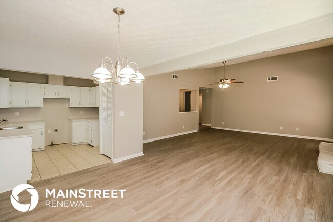 Foto del edificio - 8178 Winewood Way