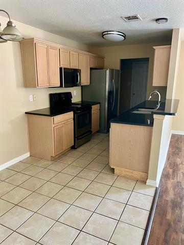 Foto del edificio - 8138 Tanner Ave