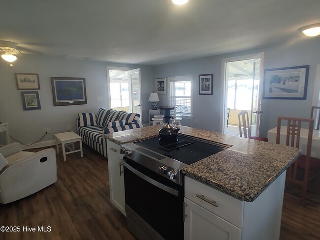 Foto del edificio - 174 Cedar Point Blvd