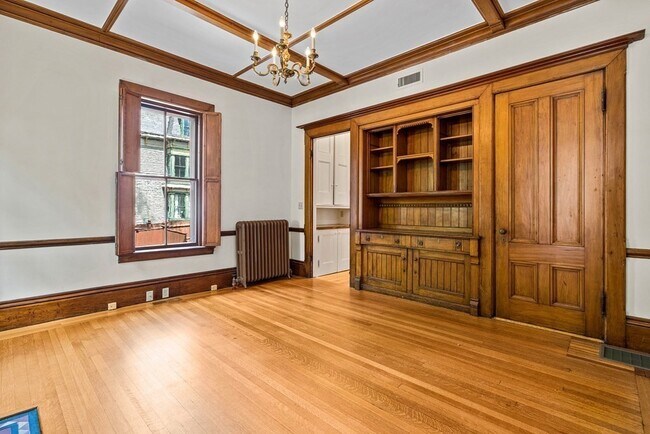 Building Photo - 2 Rangeley Rd