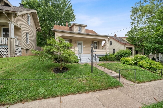 Building Photo - CHEVIOT- Charming 3 bedroom 1.5 bath
