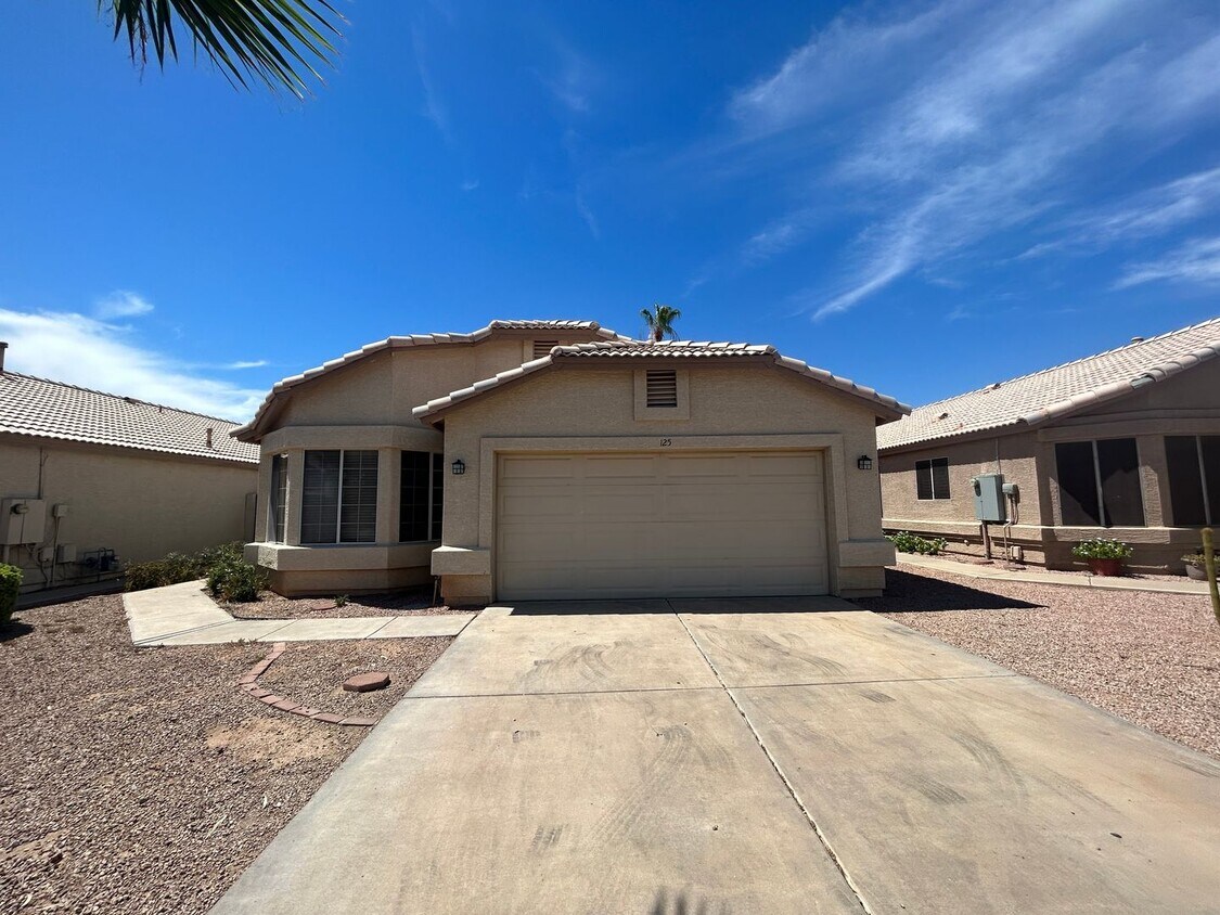 Primary Photo - 3 Bed 2 Bath Home