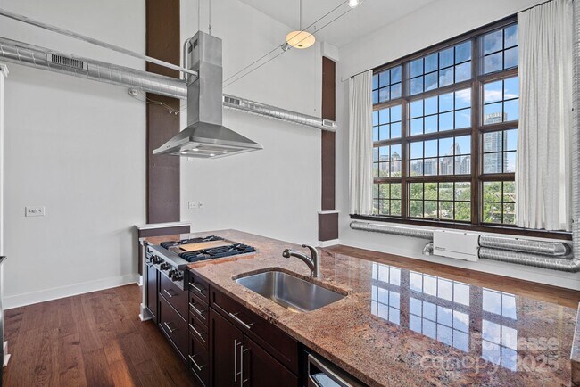 Foto del edificio - 715 N Graham St