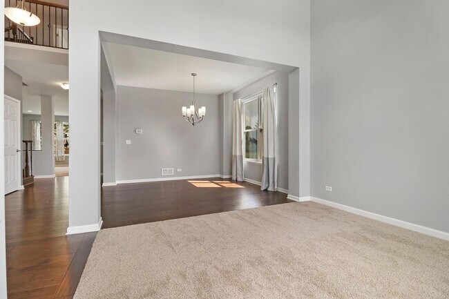 Building Photo - 643 Seneca St