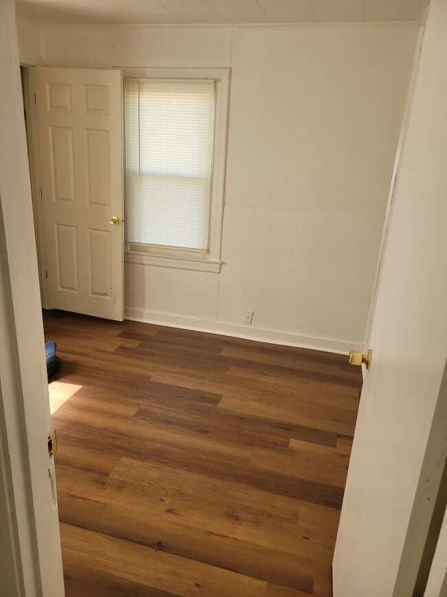 Building Photo - 516 Longfield Ave
