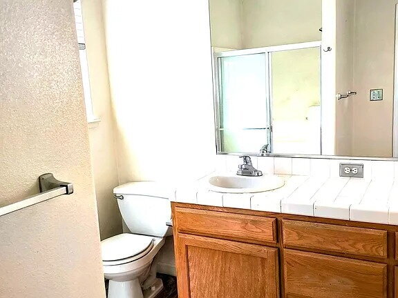Foto del edificio - The 3-Bd , 2-Bth home is freshly renovated with new paint