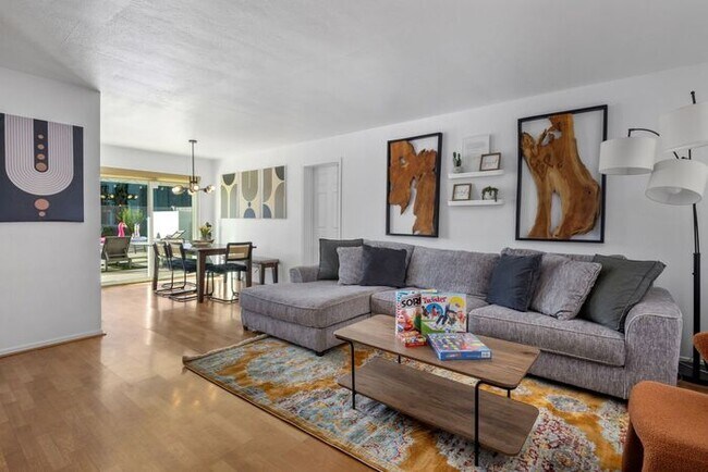 Building Photo - COMING SOON! Fully Furnished 3 Bedroom 3 Bathroom Home in Old Town Scottsdale