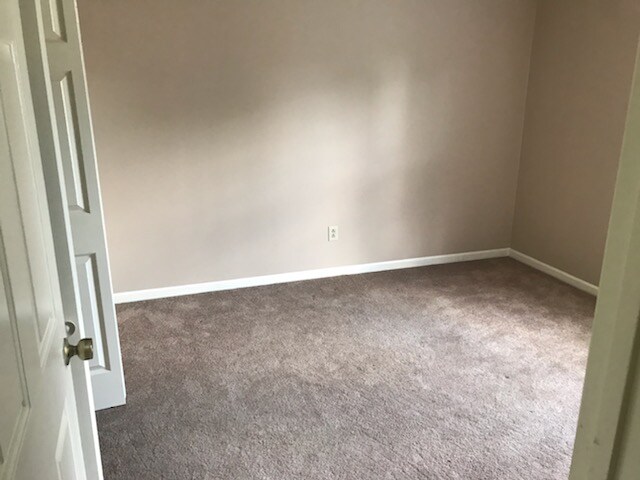 Foto del edificio - 523 Woods Dr