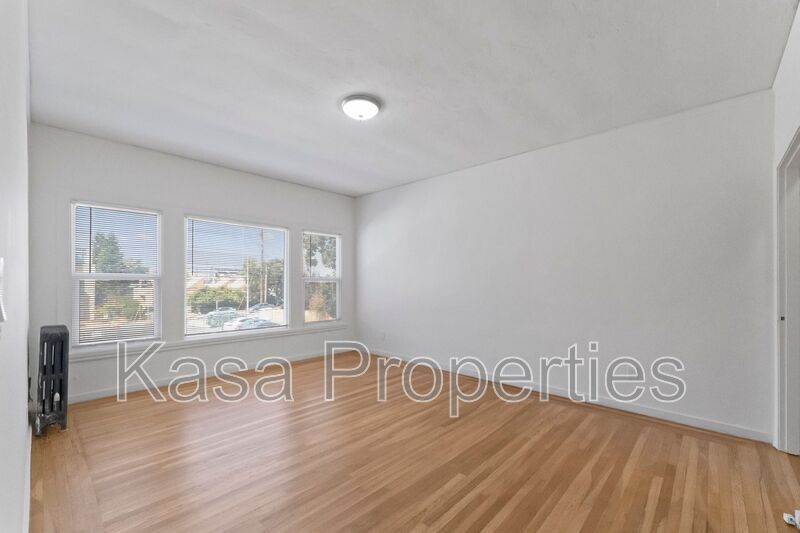 Primary Photo - 1856 Spruce St