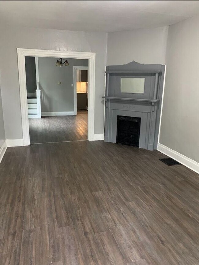 Building Photo - 300-302 Nassau St