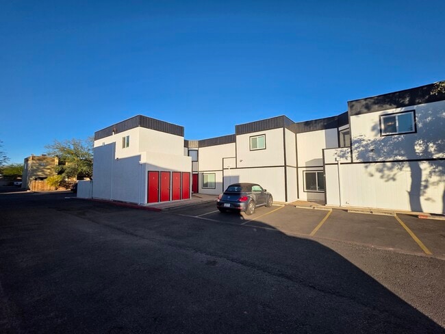 Building Photo - 1749 E Pepper Cir