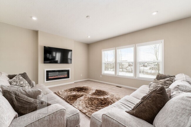 Building Photo - 6263 Honey Farm Way