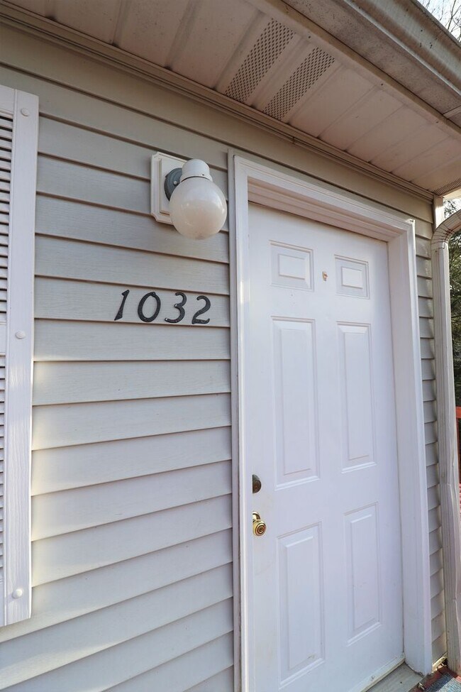 Foto del edificio - 2 bed/1 bath in Woodburn Area - Available ...