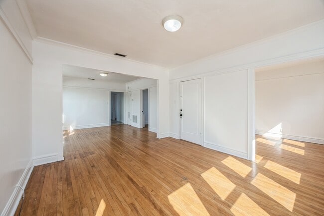 Foto del edificio - 1830 S Central Ave