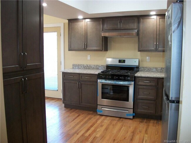 Building Photo - 543 Quinnipiac Ave
