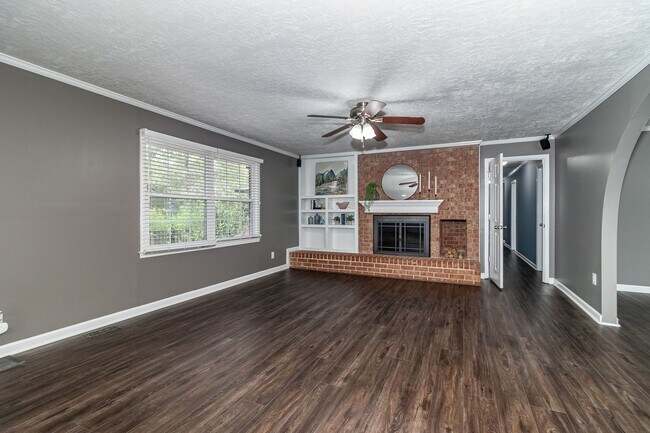 Building Photo - Beautiful and Updated 5 Bedroom Home