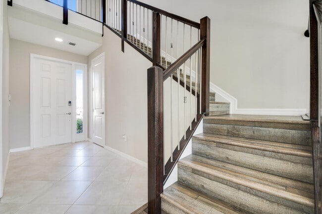 Building Photo - 12844 Trevi Isle