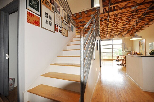 Building Photo - 11 Village St