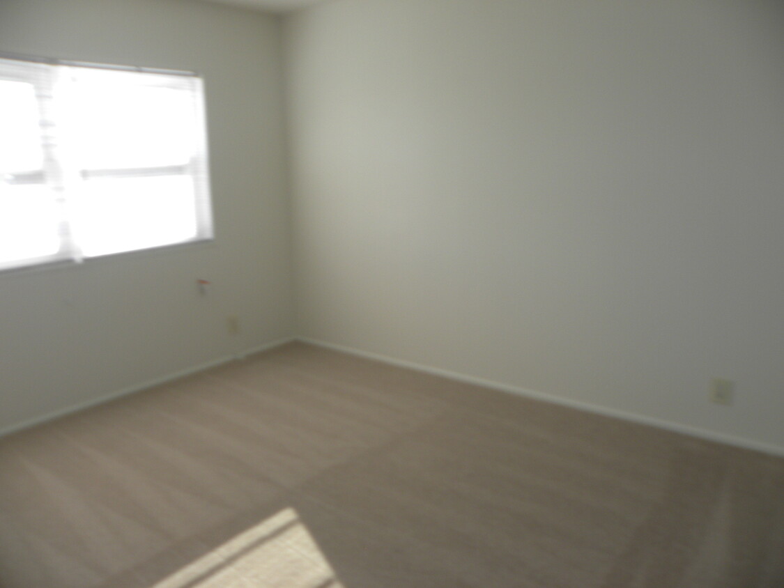 Foto del edificio - Leesburg 2 Bedroom Condo with Parking