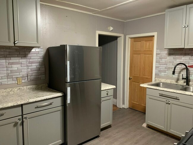 Building Photo - 461 Rich St