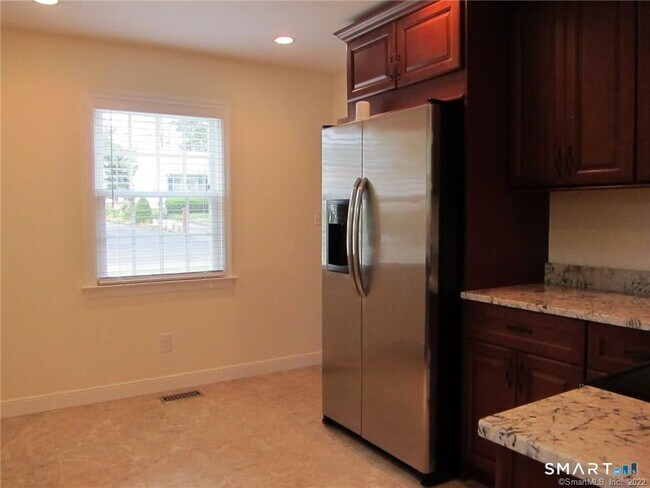 Building Photo - 8 Rochambeau Ave