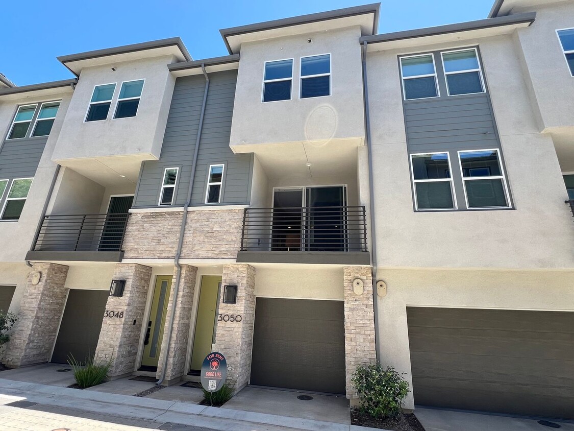 Primary Photo - New 1 bedroom townhouse with loft/office s...