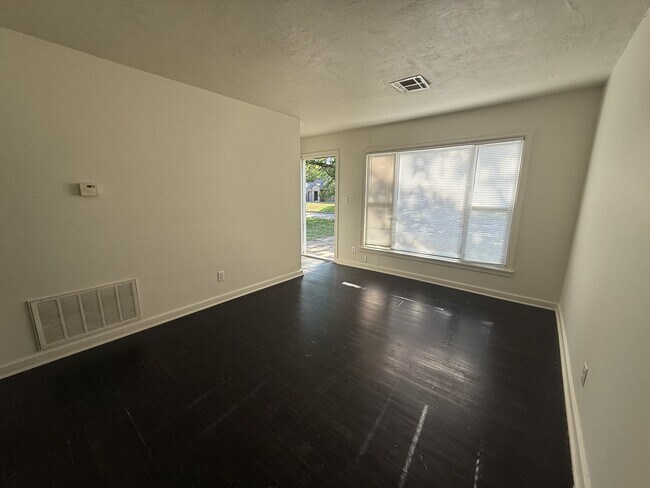 Foto del edificio - 1823 N Garland St
