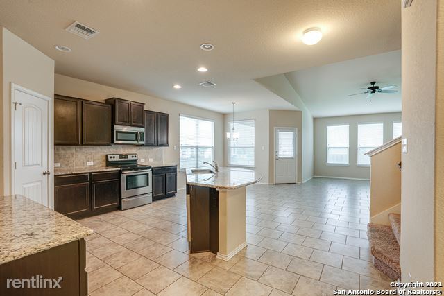 Building Photo - 4 br, 3 bath House - 444 QUARTER MARE
