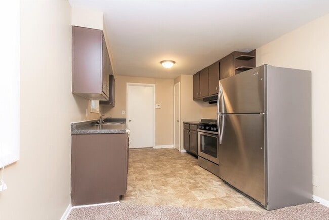 Building Photo - Charming 3 Bedroom