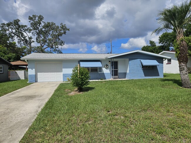 Building Photo - 5023 Overlook Dr