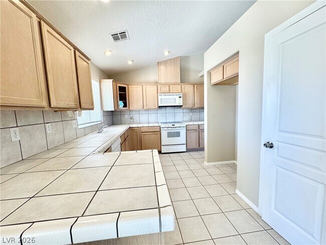 Foto del edificio - 2671 N Murphy St