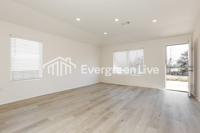 Building Photo - 24 Sourdough Crk Ln