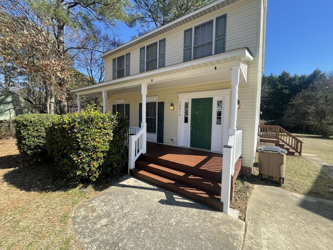 Foto del edificio - 3 Bd 2.5 Ba House, Front Porch and Back Deck