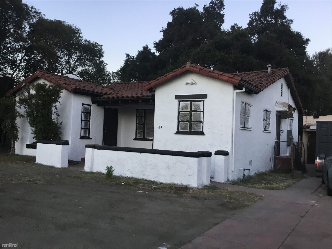 Primary Photo - 3 br, 2 bath House - 1574 N Orange Grove A...
