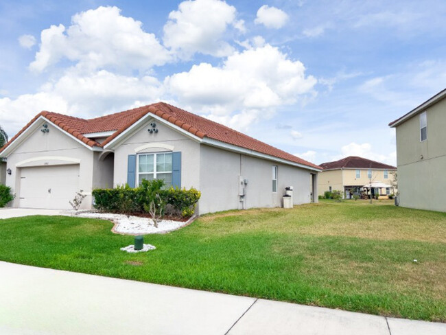 Building Photo - 3052 Sangria St