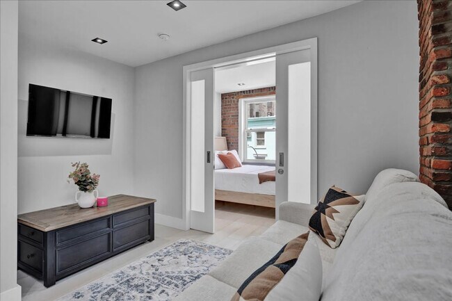 Building Photo - 120 Mulberry St