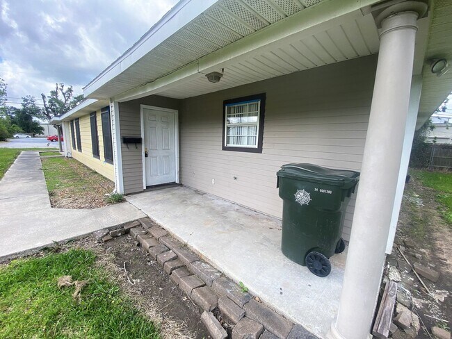 Foto del edificio - 3-Bedroom Duplex Near McNeese State Univer...