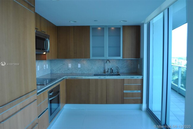 Building Photo - 2627 S Bayshore Dr