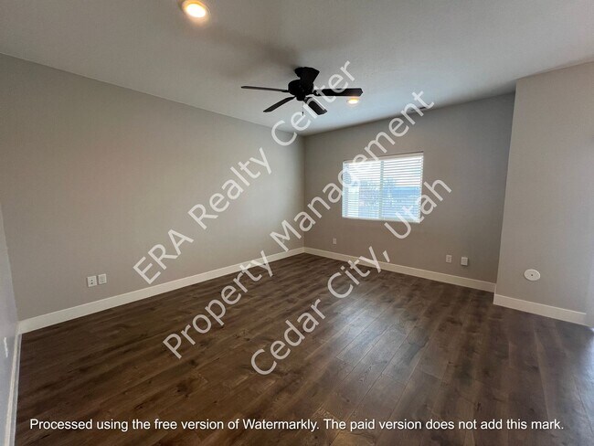 Foto del edificio - 1677 N Main St
